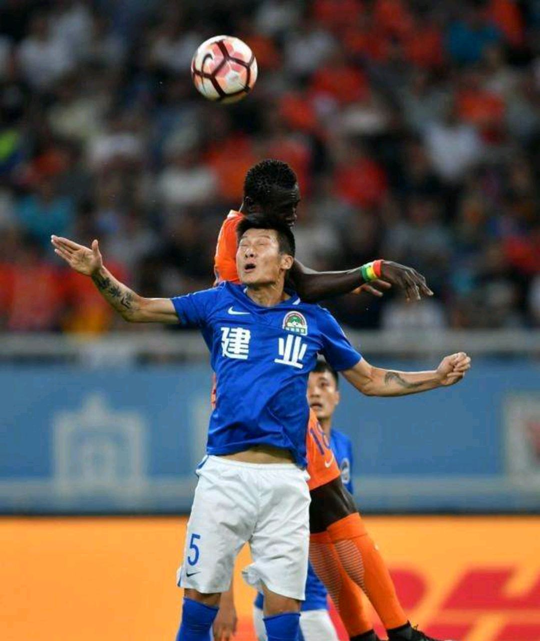 包含广州富力再胜河南建业，主场连胜气息弥漫的词条